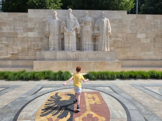 A family on a Hidden City Hunt adventure